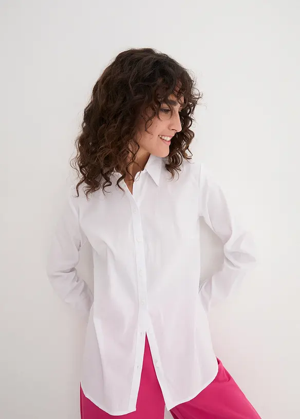 Hemdbluse in weiß von vorne (im Anschnitt) - bonprix