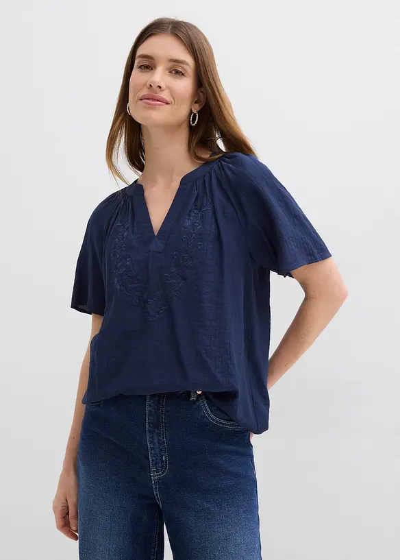 Kurzarmbluse aus strukturiertem Crinkle in blau von vorne (im Anschnitt) - bonprix