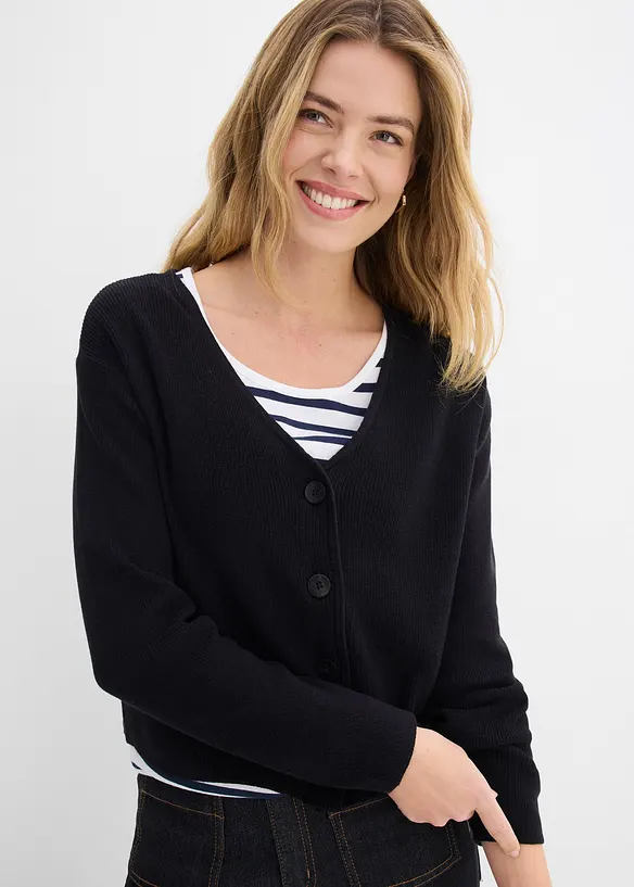 Kurze Strickjacke aus reiner Bio-Baumwolle in schwarz von vorne (im Anschnitt) - bonprix
