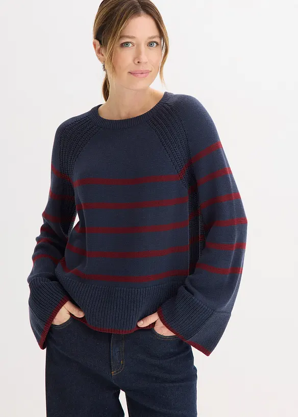 Pullover mit  kontrastfarbigen Streifen in blau von vorne (im Anschnitt) - bonprix