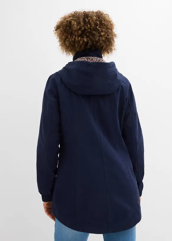 Baumwoll-Übergangsparka mit bedruckter Kapuze in blau von hinten (Totalaufnahme) - bonprix
