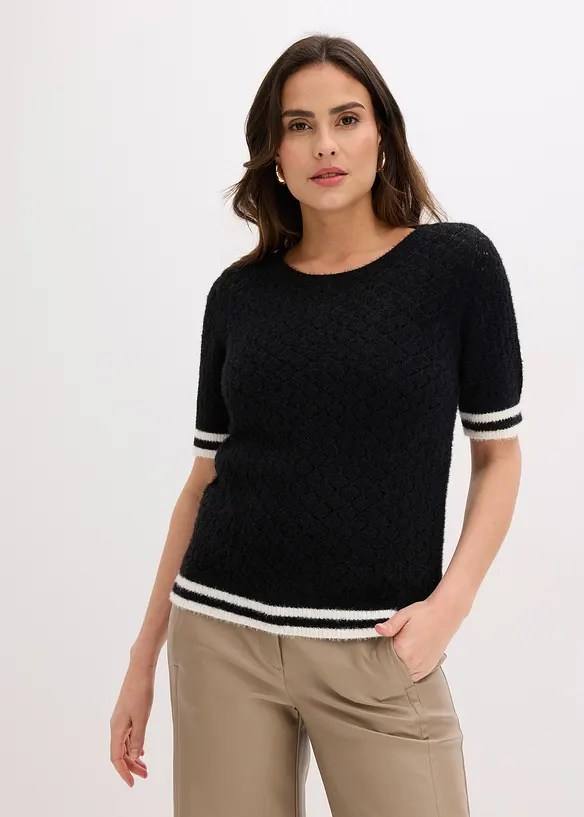 Ajour-Pullover mit Federgarn in schwarz von vorne (im Anschnitt) - bonprix