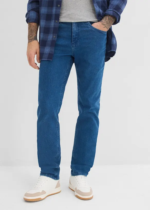Classic-Fit-Jeans, Tapered in blau von vorne - bonprix