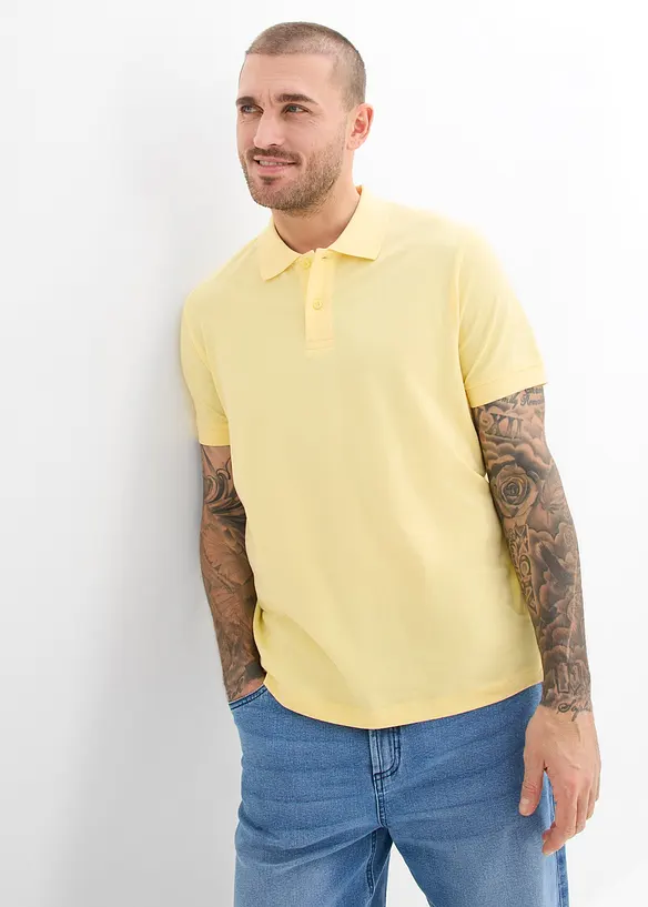 Piqué-Poloshirt aus reiner Bio-Baumwolle in gelb von vorne (im Anschnitt) - bonprix