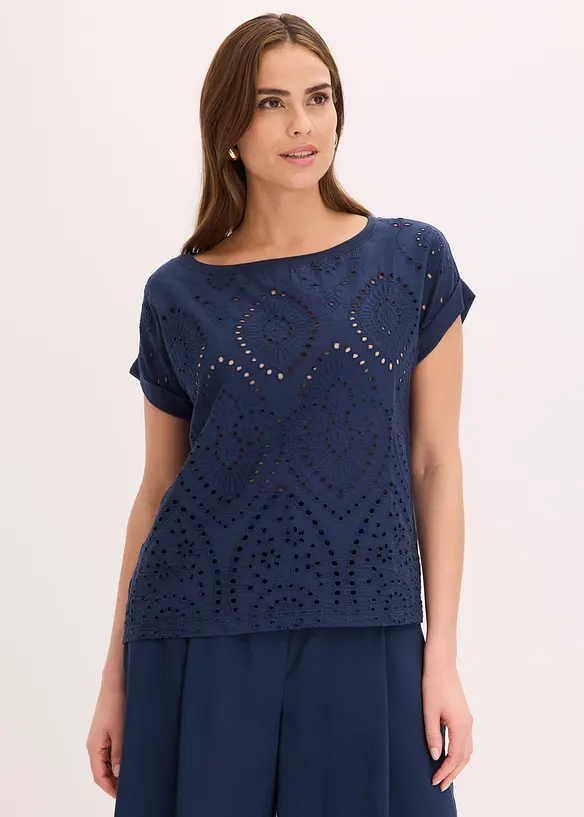 Shirt mit Lochspitze in blau von vorne (im Anschnitt) - bonprix