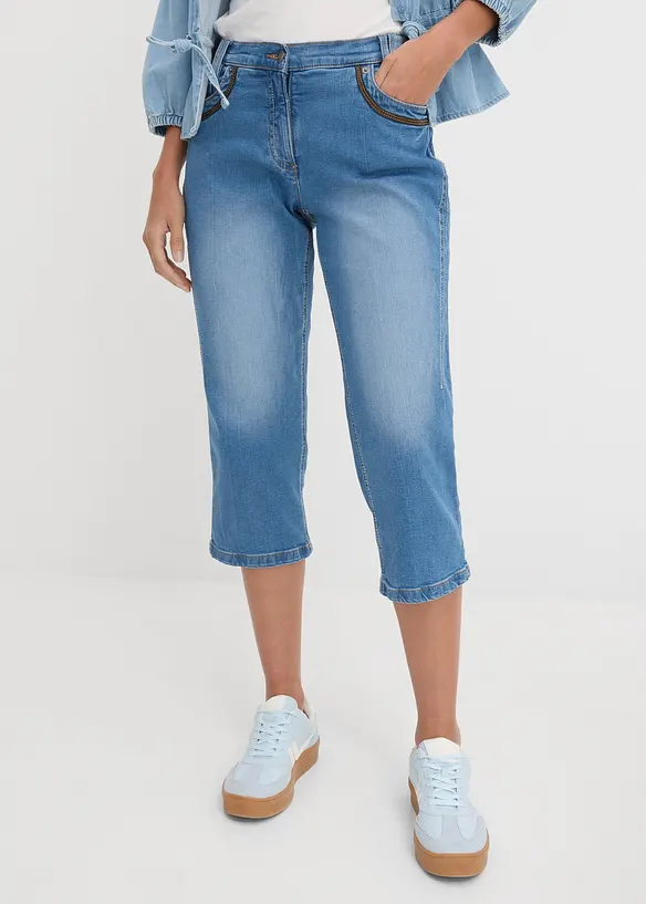 Capri Slim Fit Jeans, Mid Waist in blau von vorne - bonprix