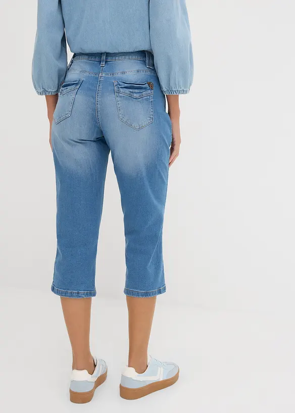 Capri Slim Fit Jeans, Mid Waist in blau von hinten - bonprix