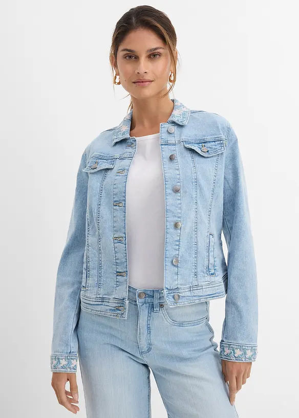 Jeansjacke mit Stickerei in blau von vorne (im Anschnitt) - bonprix