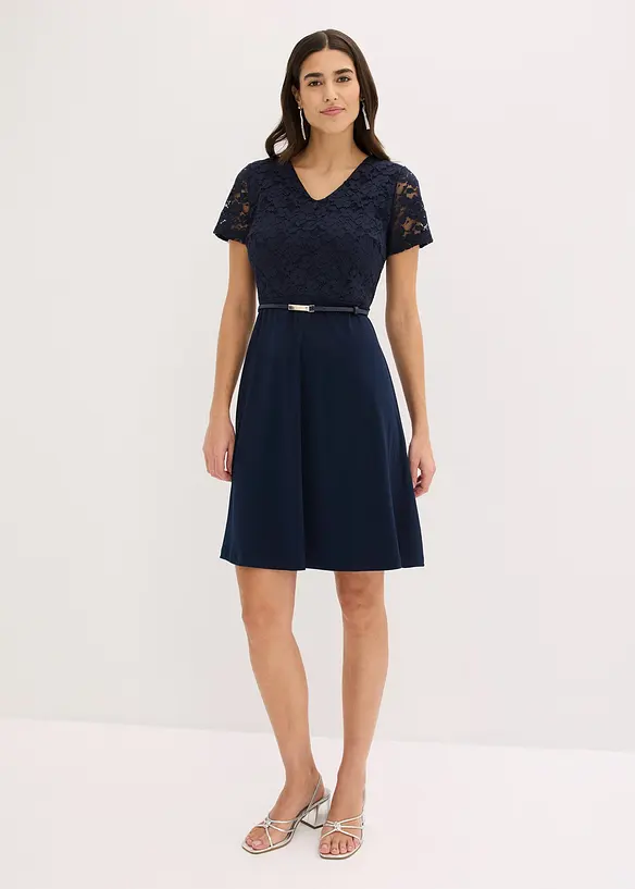 Minikleid mit Spitze und Gürtel in blau von vorne (Totalaufnahme) - bonprix