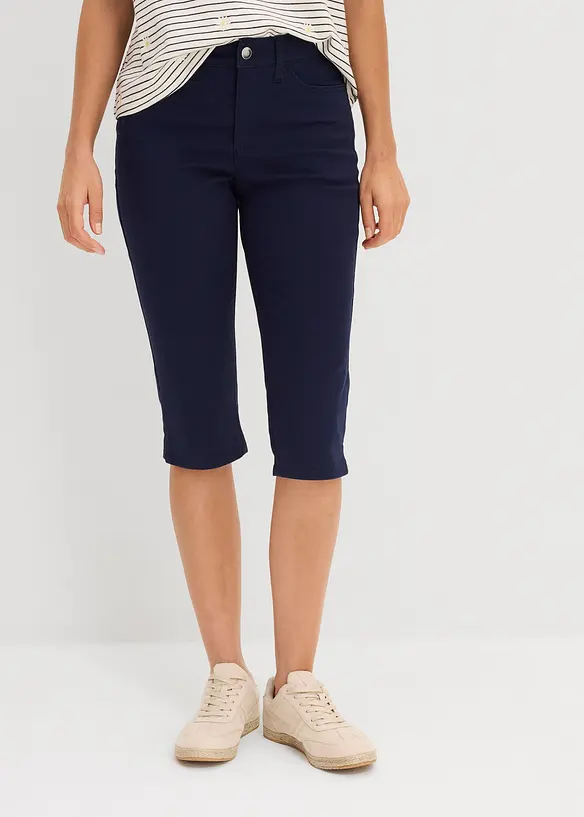 Capri-Hose mit Bequembund in blau von vorne - bonprix