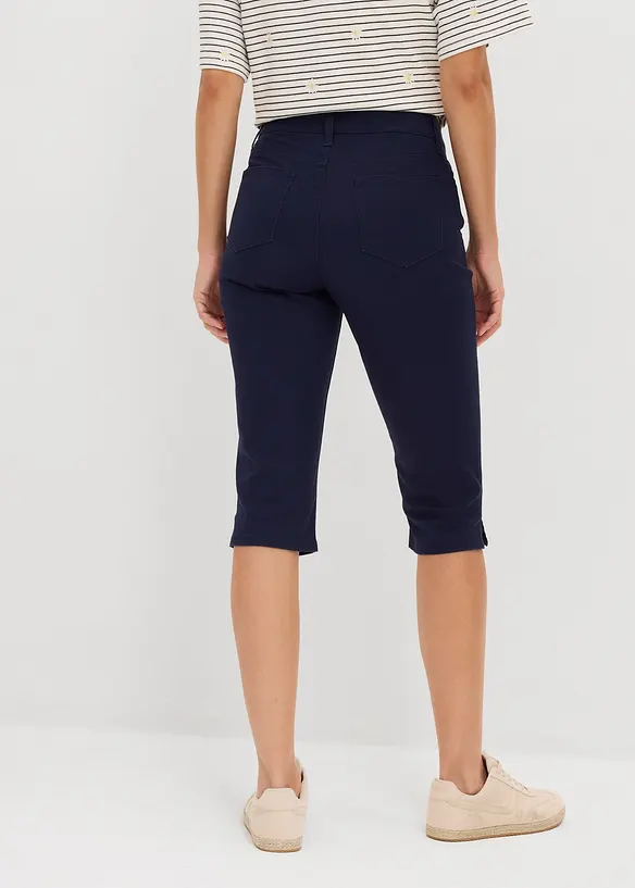 Capri-Hose mit Bequembund in blau von hinten - bonprix