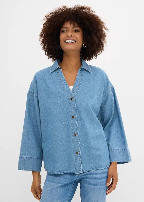 Jeansbluse aus Bio-Baumwolle in blau von vorne (im Anschnitt) - bonprix