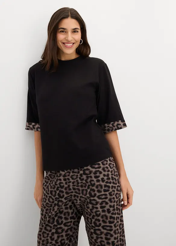 Leo-Jerseyshirt aus Baumwoll-Mix in schwarz von vorne (im Anschnitt) - bonprix