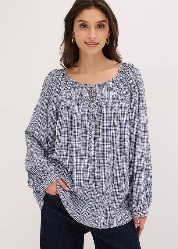 Karierte Bluse aus Seersucker in weiß von vorne (im Anschnitt) - bonprix