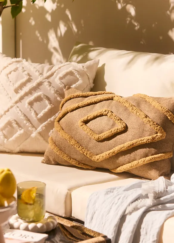 Kissen mit Hoch- Tief Effekt in beige (Detailaufnahme) - bonprix