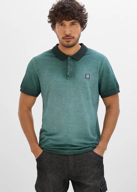 Piqué-Poloshirt in gewaschener Optik in grün von vorne (im Anschnitt) - bonprix