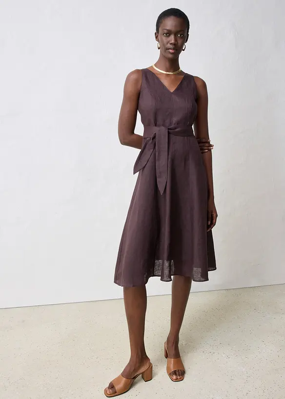 Midikleid aus reinem Leinen in braun von vorne (Totalaufnahme) - bonprix Midikleid aus reinem Leinen in braun von vorne (Totalaufnahme) - bonprix