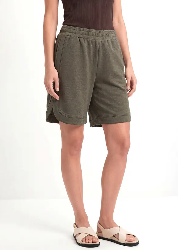 Weite Sweat-Shorts  aus Baumwoll-Mix in grün von vorne - bonprix
