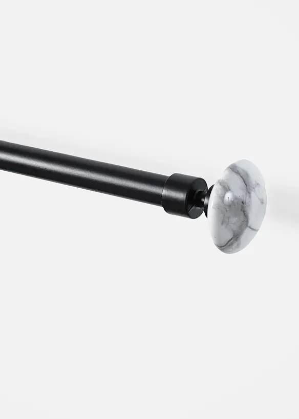 Ausziehbare Gardinenstange mit Endstück Marmor Optik in schwarz von vorne - bonprix