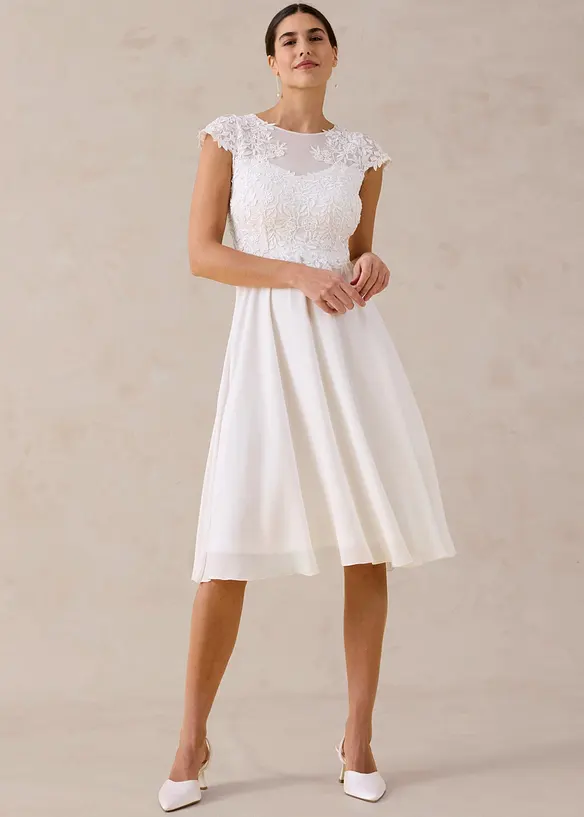 Brautkleid mit Spitze in weiß von vorne (Totalaufnahme) - bonprix
