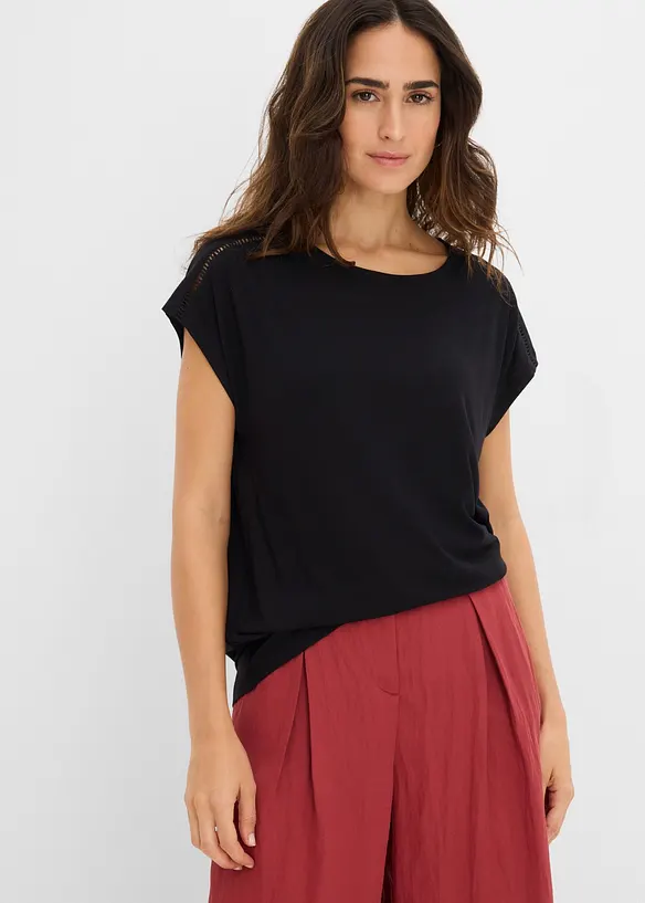 Shirt mit Leiterspitze in schwarz von vorne (im Anschnitt) - bonprix