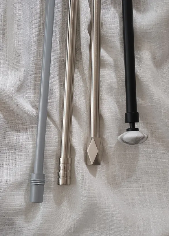 Ausziehbare Gardinenstange mit Endstück in silber (Ambiente) - bonprix