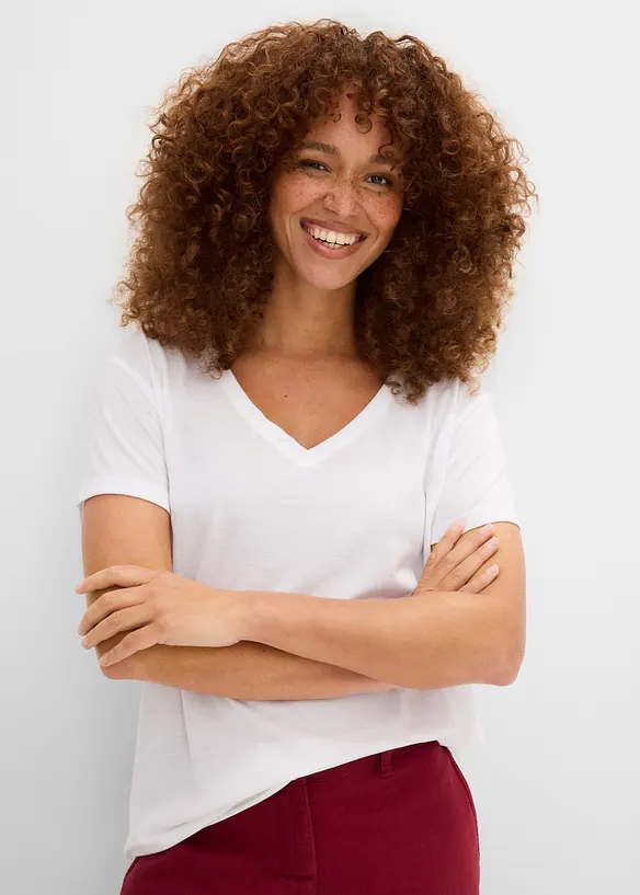 Shirt mit V-Ausschnitt in weiß von vorne (im Anschnitt) - bonprix Shirt mit V-Ausschnitt in weiß von vorne (im Anschnitt) - bonprix