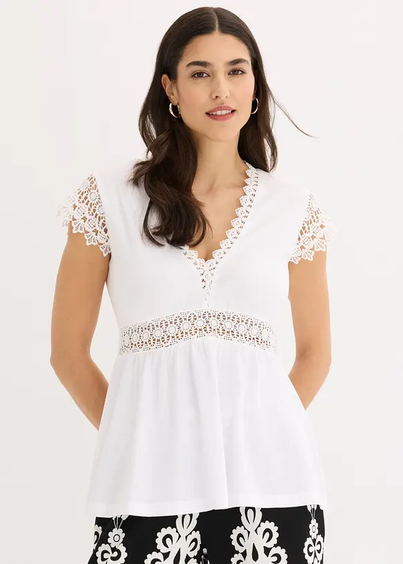 Shirt mit Spitze in weiß von vorne (im Anschnitt) - bonprix Shirt mit Spitze in weiß von vorne (im Anschnitt) - bonprix