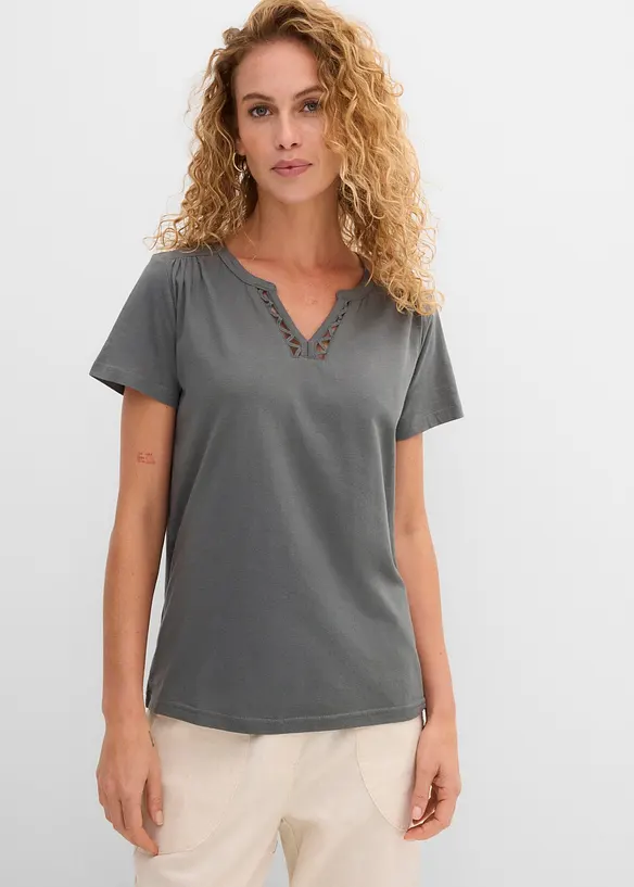 Baumwoll-Shirt mit dekorativem Ausschnitt in grün von vorne (im Anschnitt) - bonprix Baumwoll-Shirt mit dekorativem Ausschnitt in grün von vorne (im Anschnitt) - bonprix
