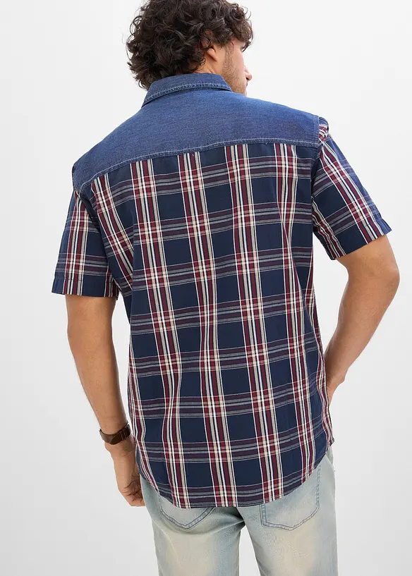Kurzarmhemd mit Denimbesatz aus reiner Bio-Baumwolle in blau von hinten (im Anschnitt) - bonprix