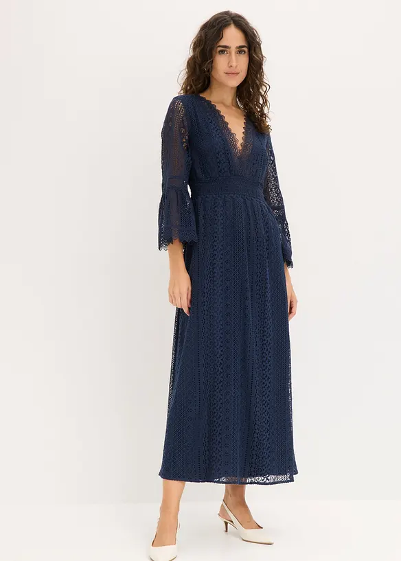 Maxikleid in Crochet-Optik  und Spitzendetails in blau von vorne (Totalaufnahme) - bonprix