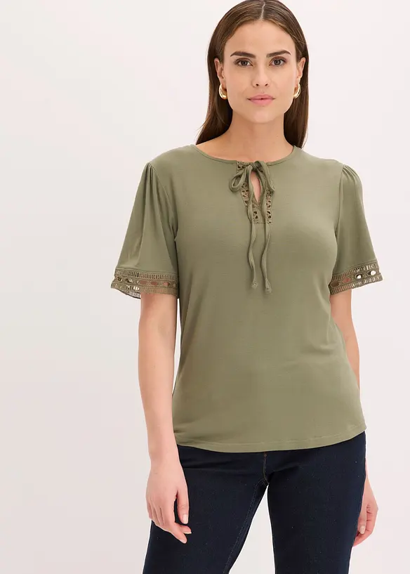 Shirt-Tunika mit Spitzenband in grün von vorne (im Anschnitt) - bonprix
