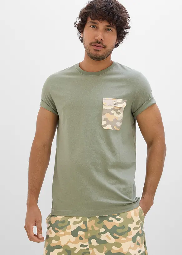 T-Shirt mit Brusttasche in grün von vorne (im Anschnitt) - bonprix