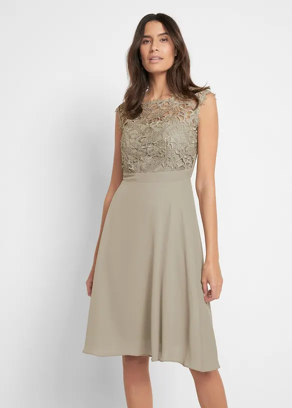 Minikleid mit Spitze in grün von vorne (Totalaufnahme) - bonprix