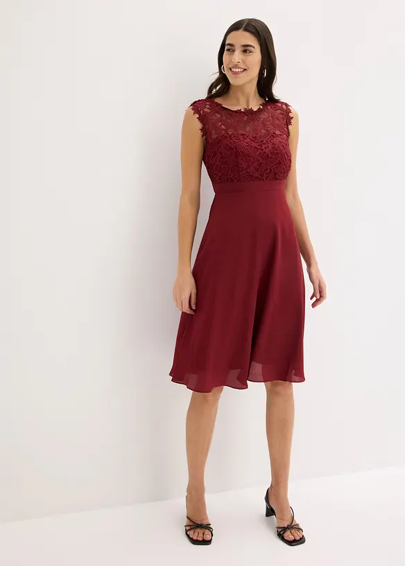 Minikleid mit Spitze in rot von vorne (Totalaufnahme) - bonprix Minikleid mit Spitze in rot von vorne (Totalaufnahme) - bonprix