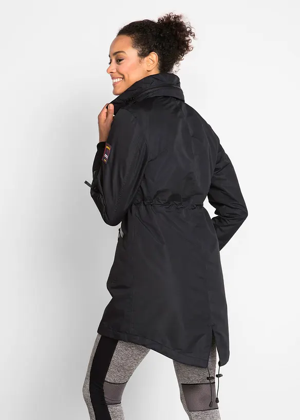 Wasserdichter Funktions-Outdoor-Übergangsmantel mit Kapuze, 2 in 1-Optik in schwarz von hinten (Totalaufnahme) - bonprix