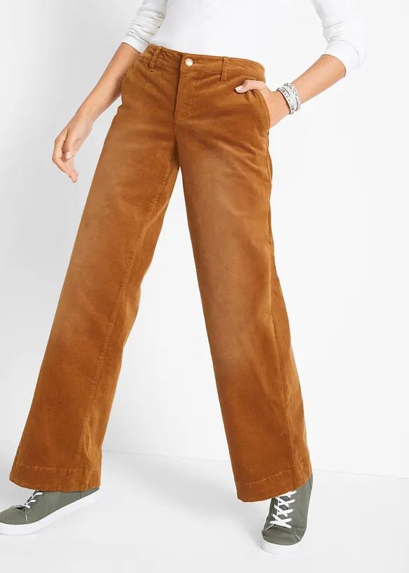 Weite Cordhose aus Baumwoll-Mix in braun von vorne - bonprix