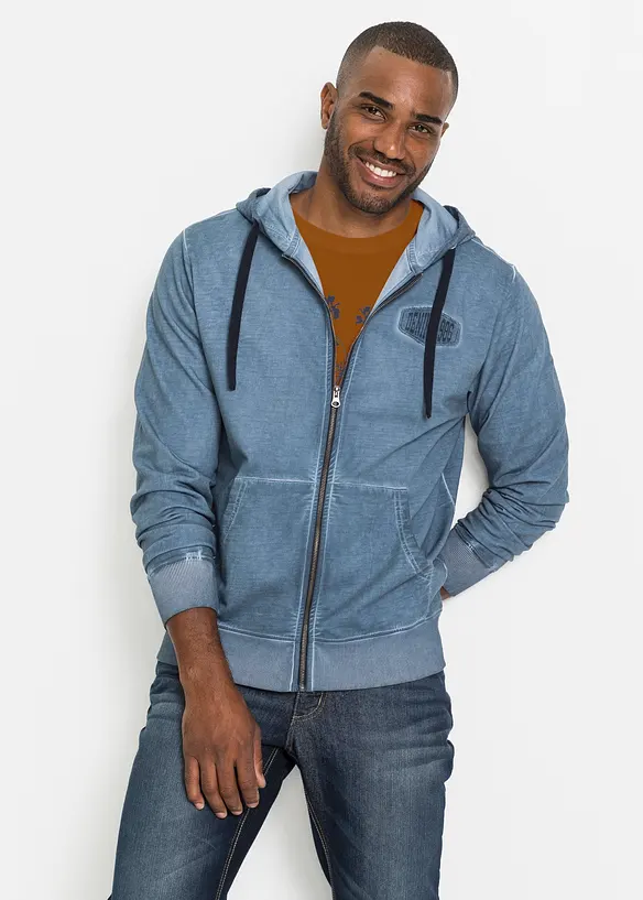 Kapuzen-Sweatjacke in ausgewaschener Optik in blau von vorne (im Anschnitt) - bonprix