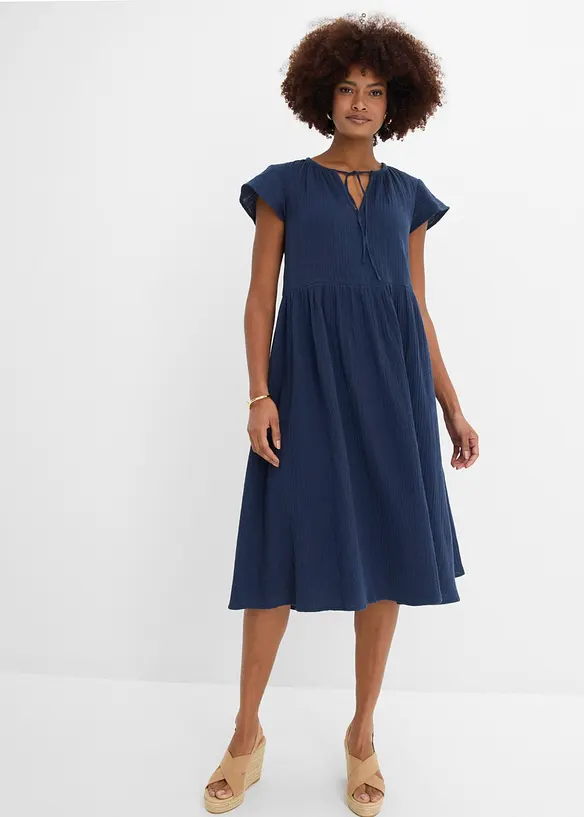 Musselin-Midikleid aus reiner Baumwolle in blau von vorne (Totalaufnahme) - bonprix
