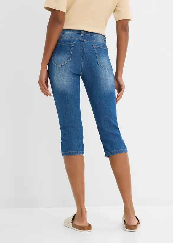Slim Jeans, Mid Waist, Capri in blau von hinten - bonprix