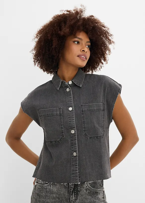 Kurze Boxy-Jeansbluse in schwarz von vorne (im Anschnitt) - bonprix