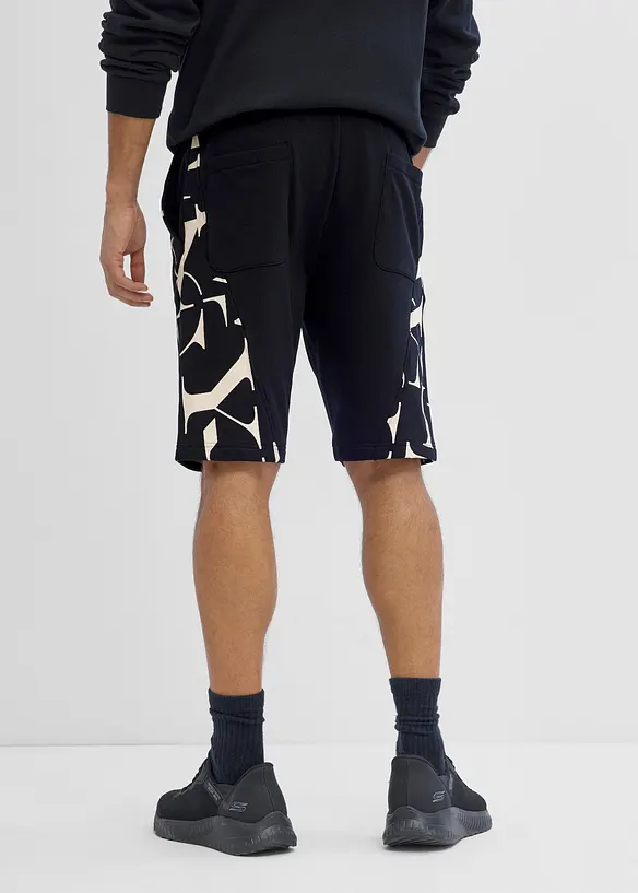 Sweat-Bermuda in schwarz von hinten - bonprix