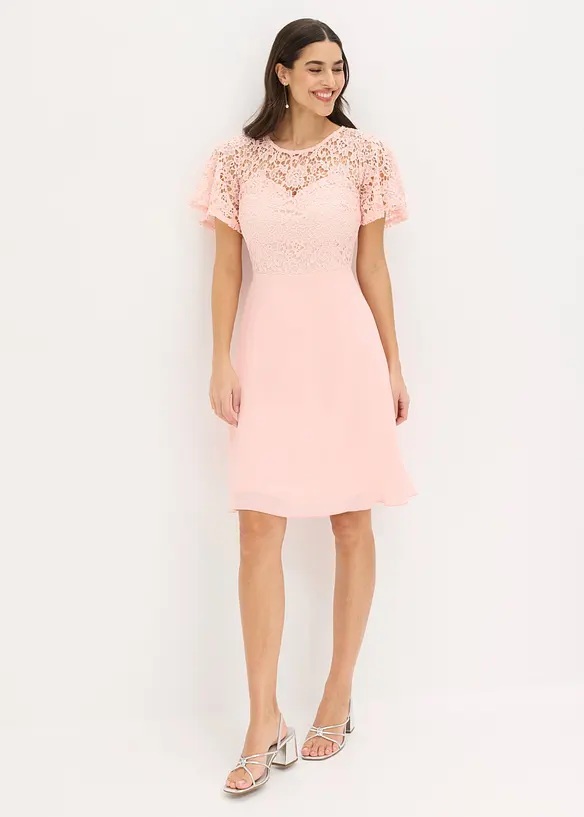Spitzenkleid in rosa von vorne (Totalaufnahme) - bonprix Spitzenkleid in rosa von vorne (Totalaufnahme) - bonprix
