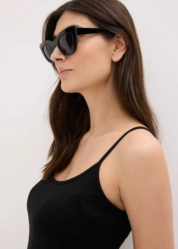 Sonnenbrille im Cateye Look in schwarz von vorne (im Anschnitt) - bonprix