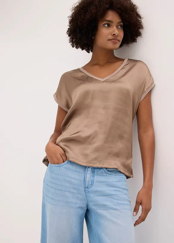 Shirt aus glänzendem Satin in braun von vorne (im Anschnitt) - bonprix