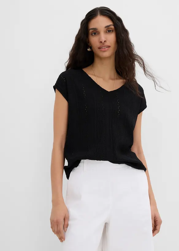 Shirtbluse mit Lochmuster in schwarz von vorne (im Anschnitt) - bonprix