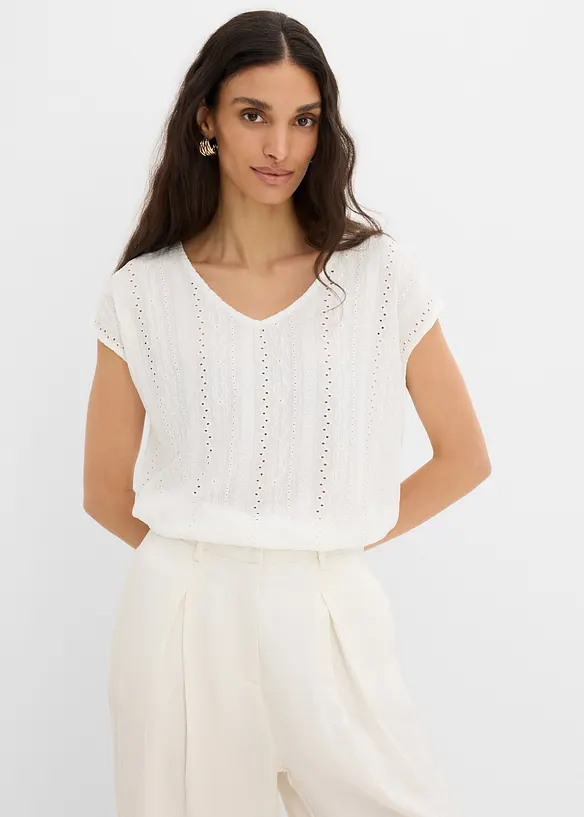 Shirtbluse mit Lochmuster in weiß von vorne (im Anschnitt) - bonprix