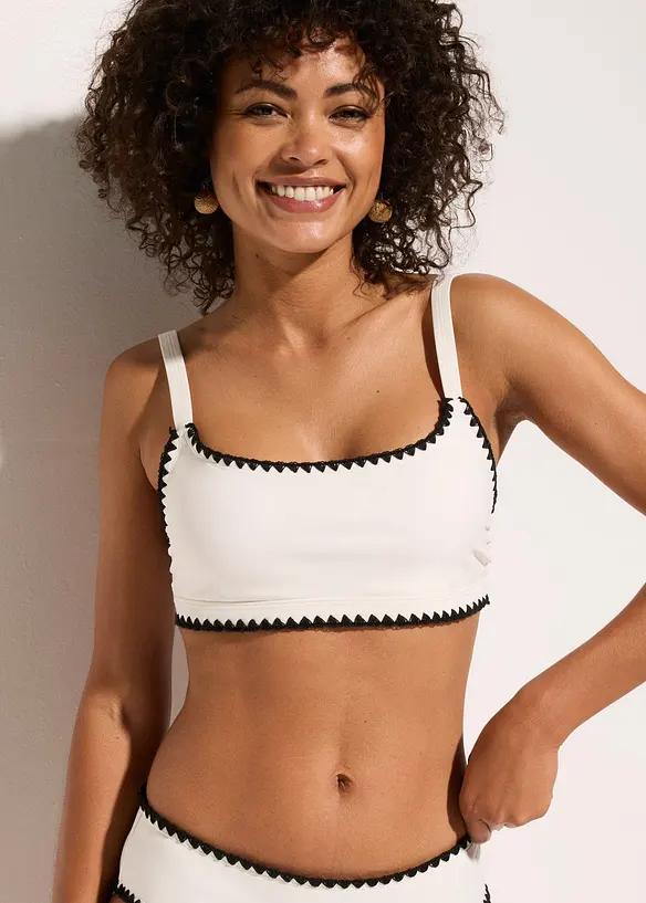 Bustier-Bikinioberteil mit Häkelkante in weiß von vorne (im Anschnitt) - bonprix
