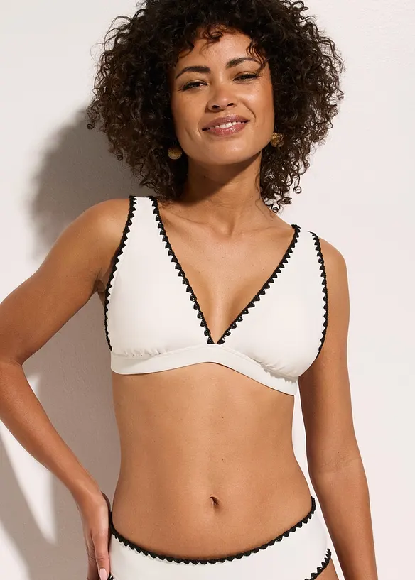 Triangel-Bikinioberteil in weiß von vorne (im Anschnitt) - bonprix