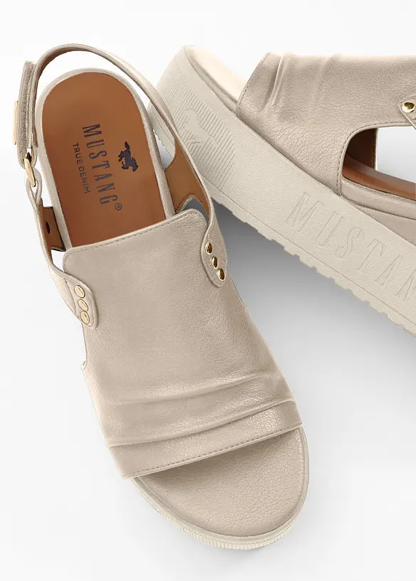 Mustang Plateau-Sandalen mit Nieten in beige - Mustang